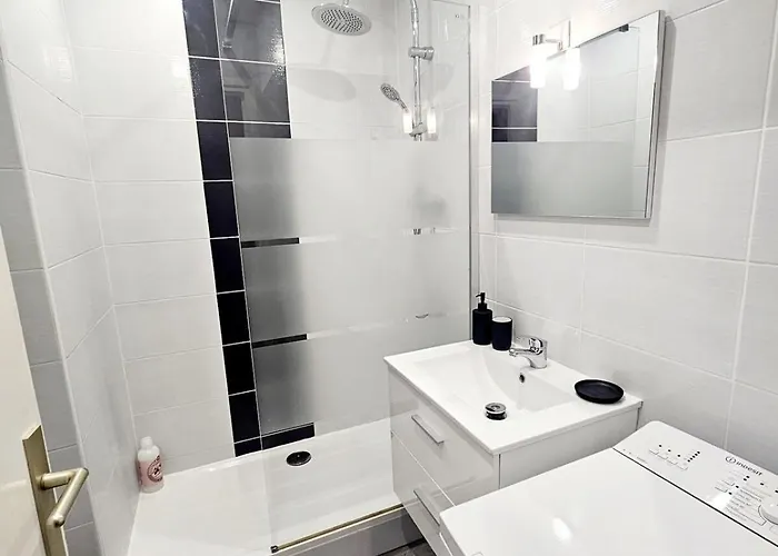 Climatisé Centre Port Avec Piscine&parking Agde